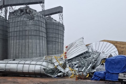 silo agrícola da cooperativa Cocari desabou na tarde desta quarta-feira, dia 18