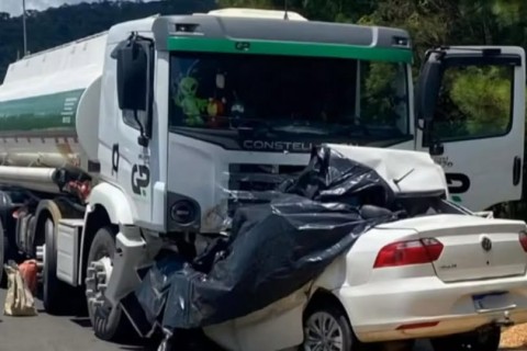 Homem mata a esposa a tiros  e morre no transito